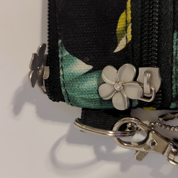 Hawaiian Print Wristlet Pouch - Picture 4 of 7